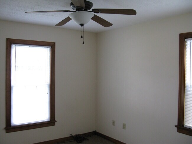 Building Photo - 7163 Plum Grove Ct