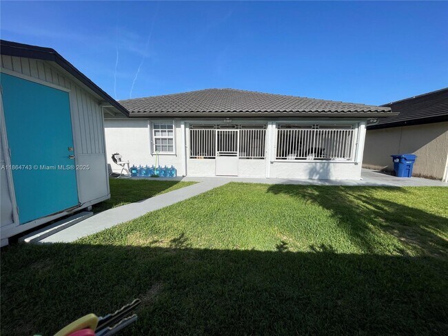 Building Photo - 5500 SW 142nd Pl
