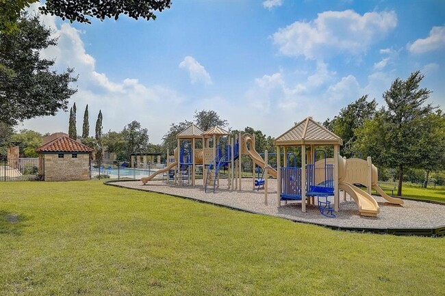 Building Photo - Executive Home in Bella Vista / 4 bedrooms...