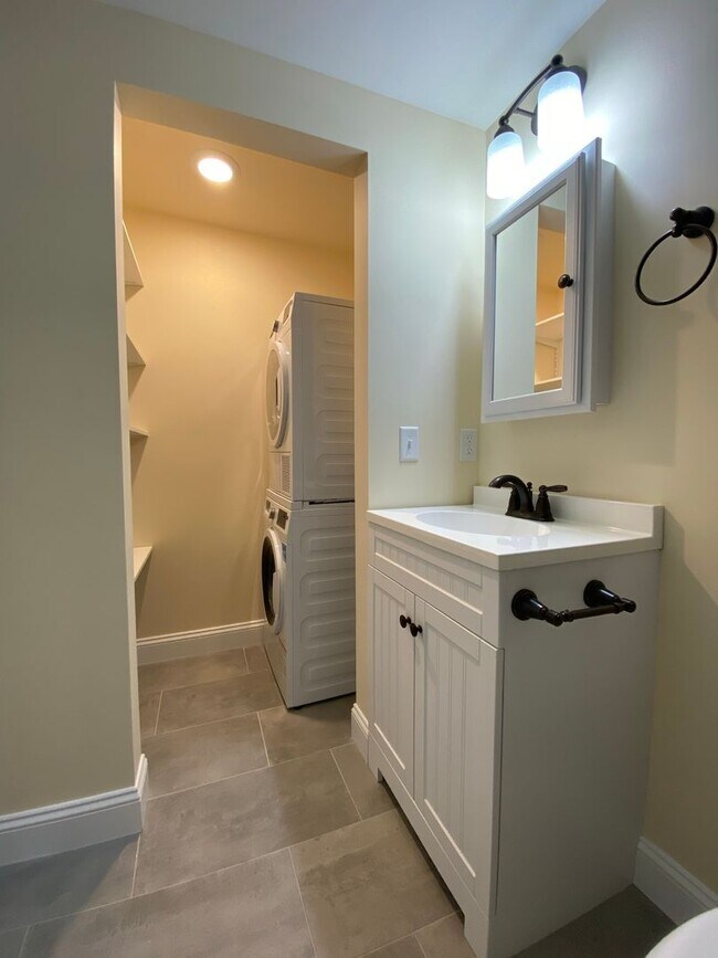 Building Photo - 158 North St