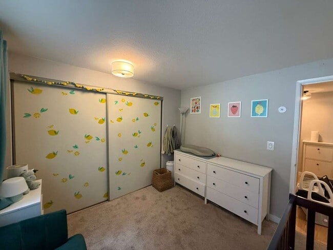 Building Photo - 2 Bedroom 2 Bathroom + Parking and Storage!