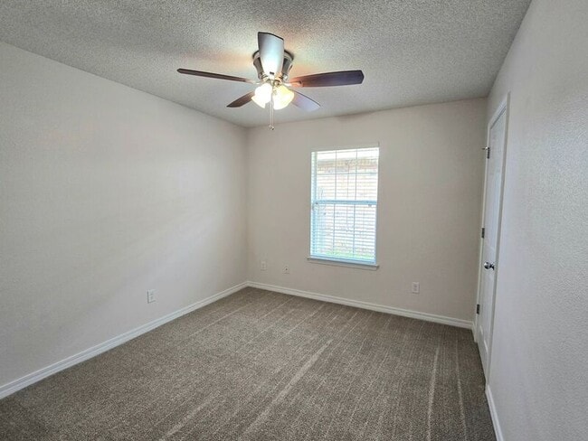 Building Photo - 6525 Tampa Dr