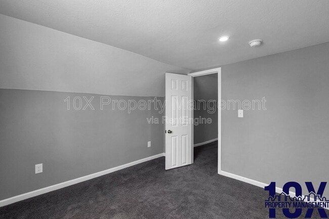 Building Photo - 2767 Hiawatha St