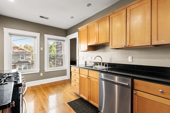 Building Photo - 101 Beach St