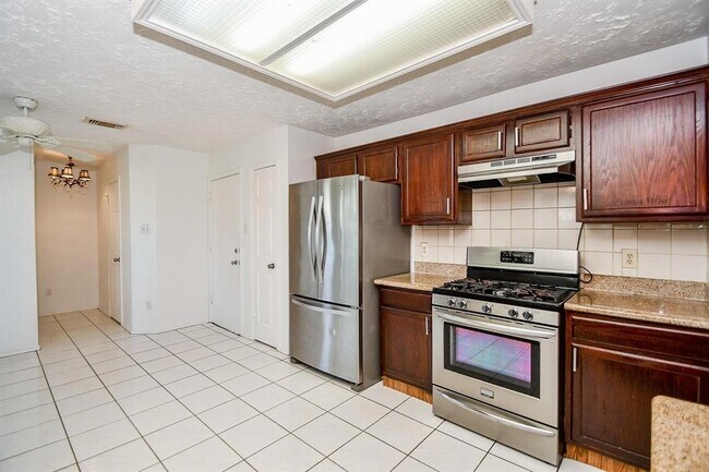 Building Photo - 12311 Grove Meadow Dr