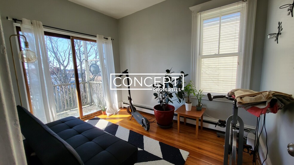 Primary Photo - 119 Lexington St