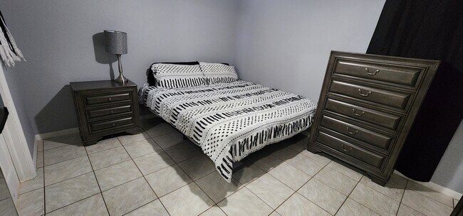 Building Photo - Pink 45th