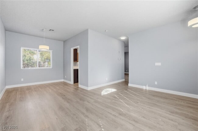 Building Photo - 1460 Daybreak Rd