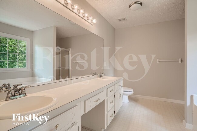 Building Photo - 6215 Little Ridge Rd