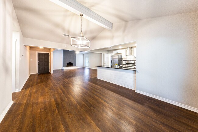 Building Photo - BEAUTIFULLY RENOVATED ONE STORY HOME IN A ...