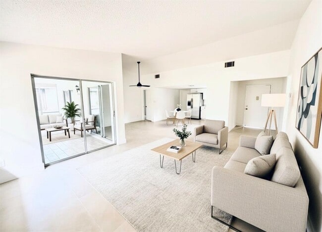 Building Photo - 10616 Leafy Way