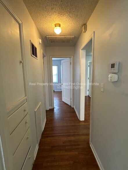 Building Photo - 2448 E Aloma St