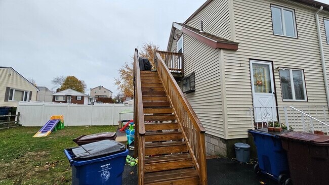 Building Photo - 539 Malden St