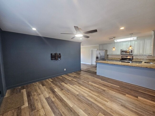Building Photo - Exquisite 4Bed/2Ba Home in The Cove! *1/2 Off Security Deposit for Active-Duty Military!!*