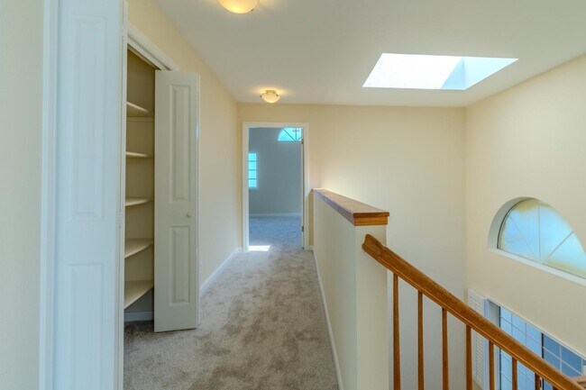 Building Photo - 350 6th St