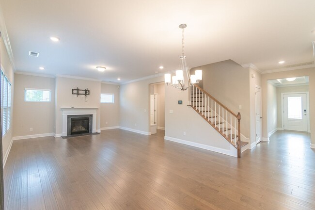 Building Photo - Spacious & Elegant 4 Bedroom Home in Fort ...