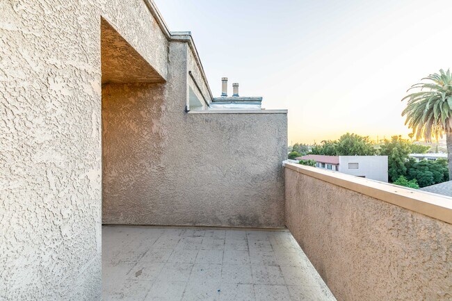 Building Photo - 3710 Midvale Ave