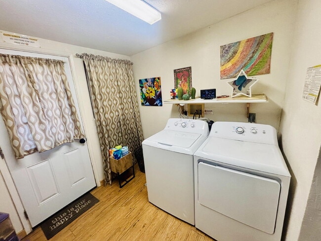 Building Photo - Joshua Tree Cabin in Peaceful, Wide Open Space!