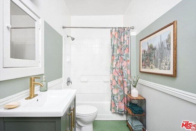 Building Photo - 818 Palms Blvd