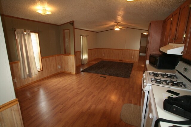 Building Photo - 2732 Donna Ave