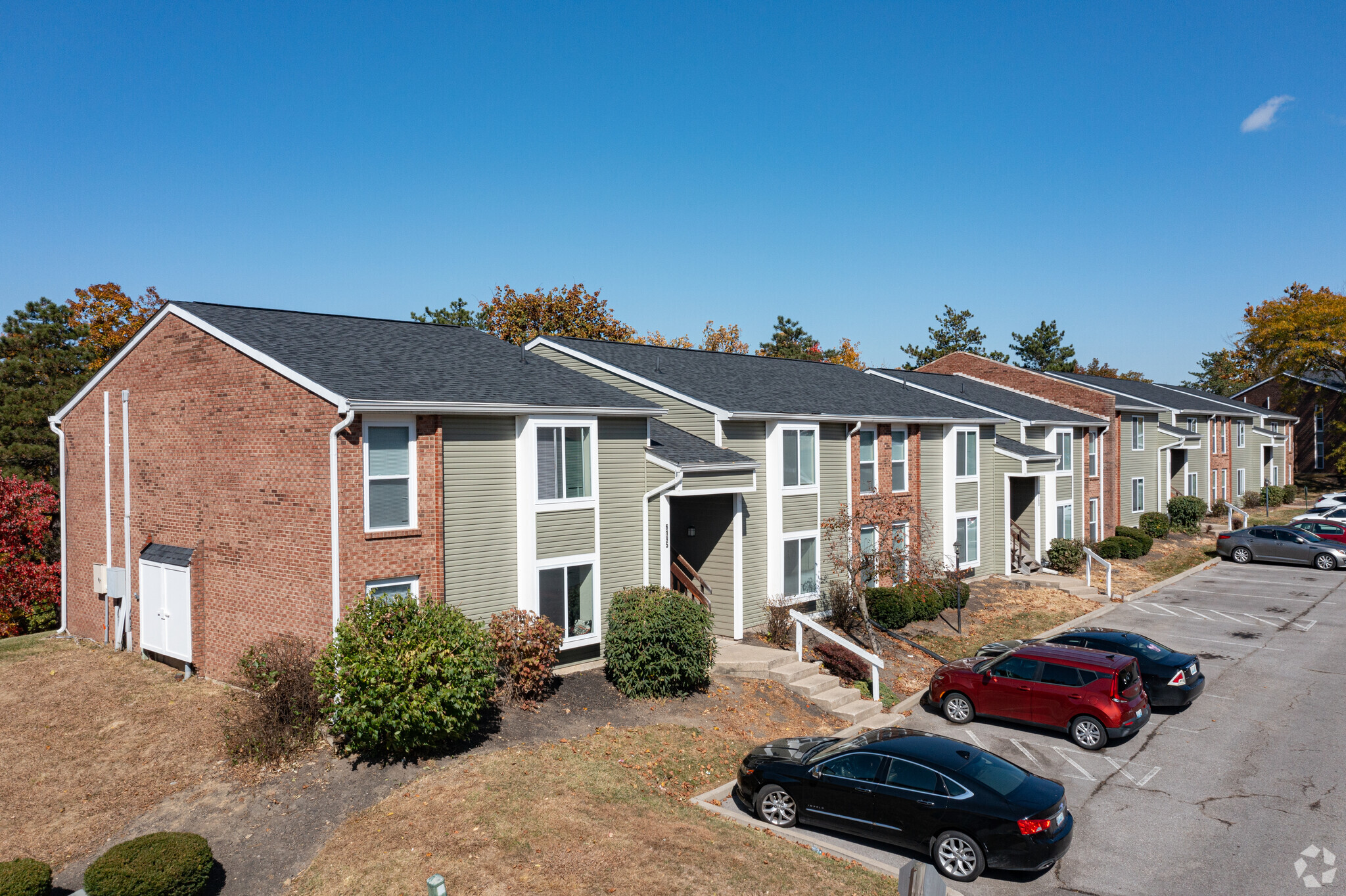 Building Photo - The Woods of Oakbrook