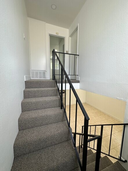 Building Photo - 11538 Riverside Dr