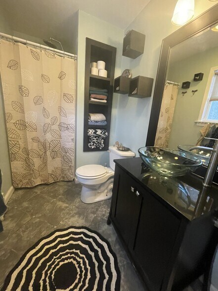 Building Photo - 16 Bonticou View Dr