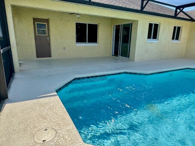 Building Photo - 838 Hillcrest Dr