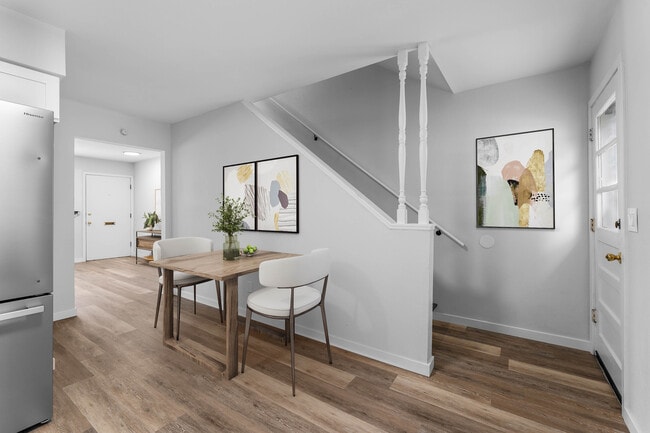 Building Photo - 32 Bellevue Dr