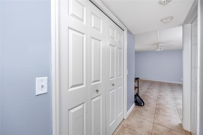 Building Photo - 736 Island Way