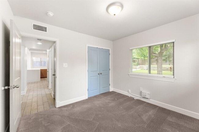 Building Photo - 2309 Newfield Ln