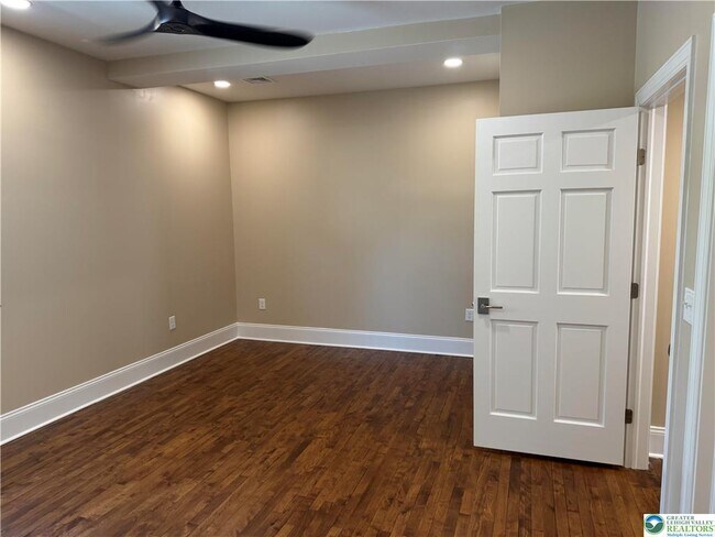 Building Photo - 330 Linden Ave