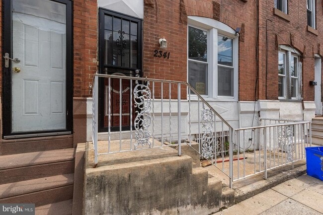 Building Photo - 2341 Watkins St