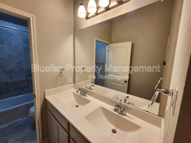 Building Photo - 13840 Tribeca