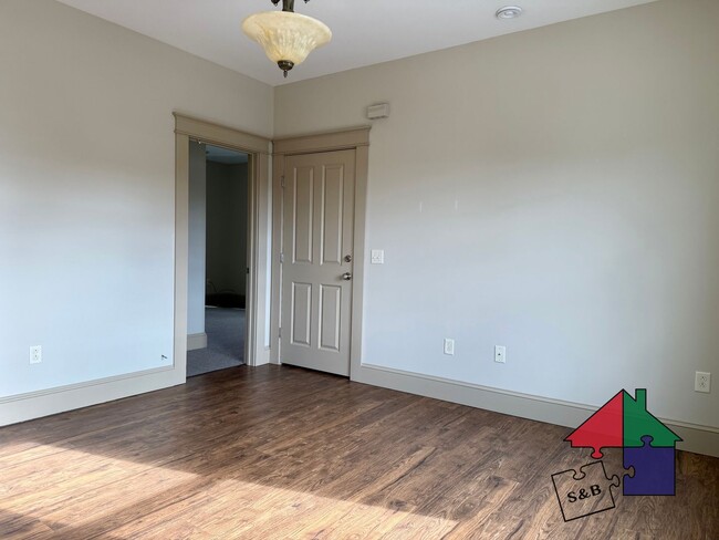 Building Photo - 14 Ayers St