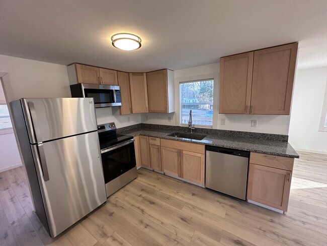 Building Photo - 1416 Oak Ln