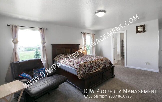 Building Photo - 5218 N Zamora Way