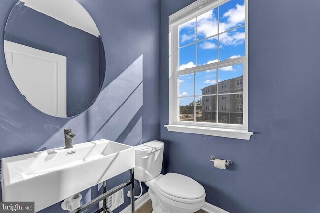 Building Photo - 8805 Mimosa Ave