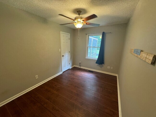 Building Photo - Wonderful Bogart Home in Pleasant Pines!