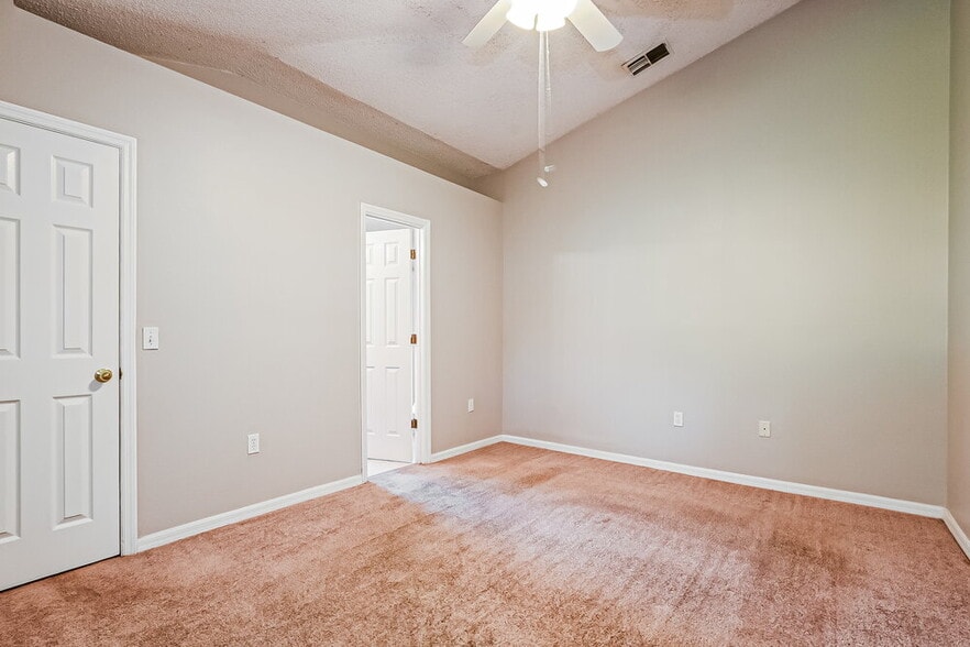 Building Photo - 1324 Montheath Cir