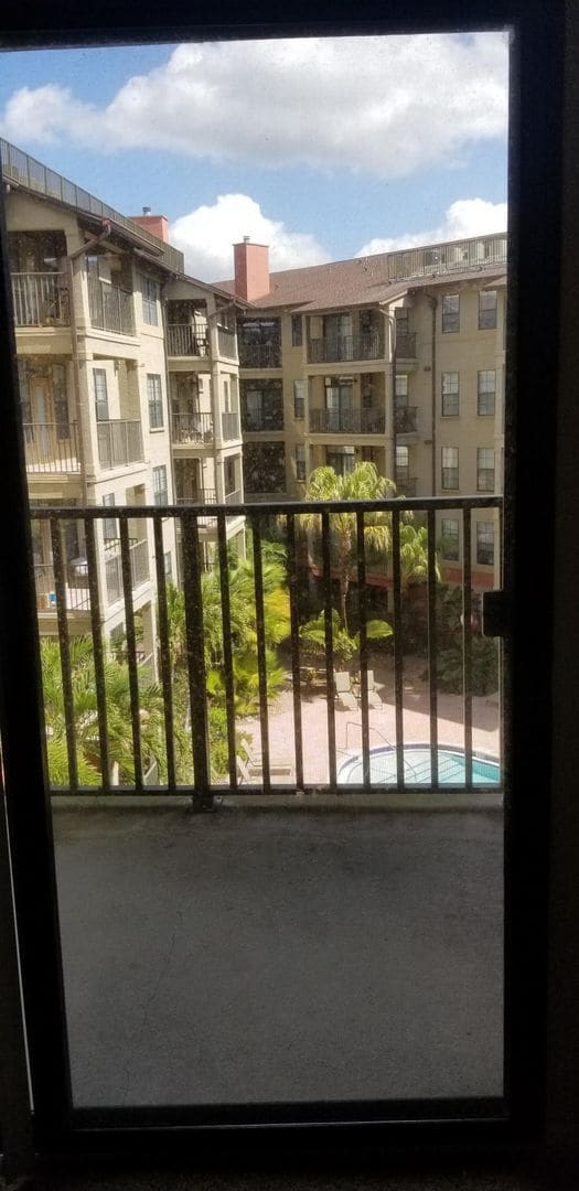 Building Photo - Updated 2x2 condo 1121 square feet, vinyl ...