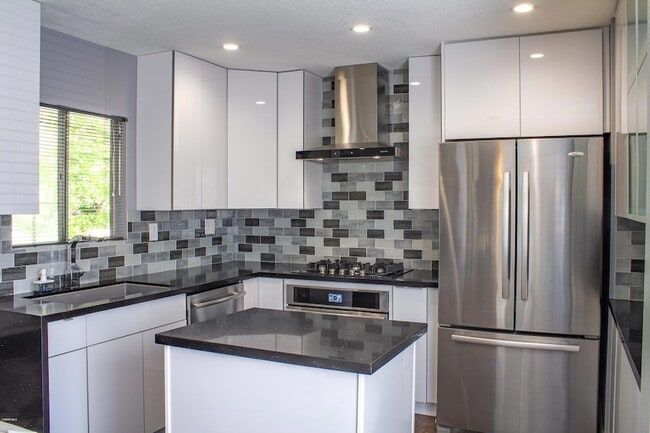 Building Photo - 522 Via Colinas