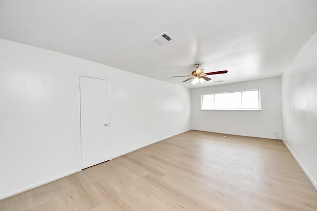 Building Photo - 9131 Rentur Dr