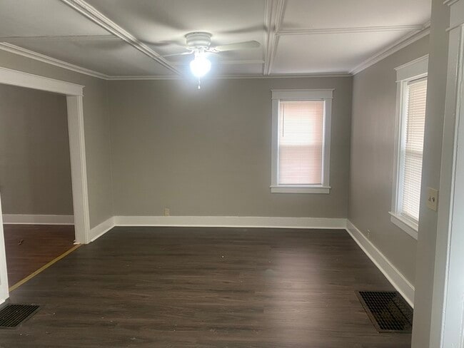 Building Photo - Move In Ready 3 Bedroom Home in a Central Location