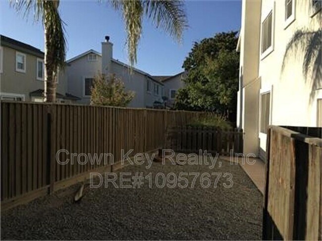 Building Photo - 673 Nacomis Ct