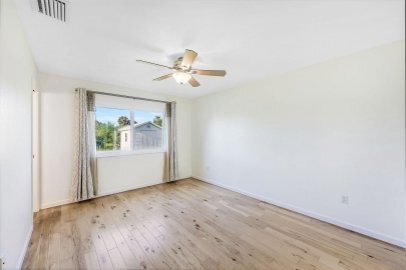 Building Photo - ANNUAL RENTAL: 3-Bedroom Waterfront Home w...