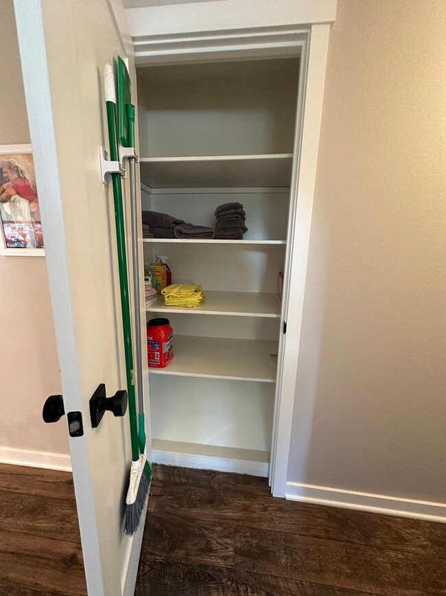 Building Photo - Luxury Furnished Rental in Milwaukie