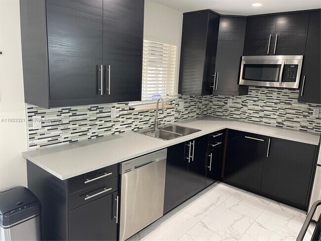 Building Photo - 2971 SW 35th Ave