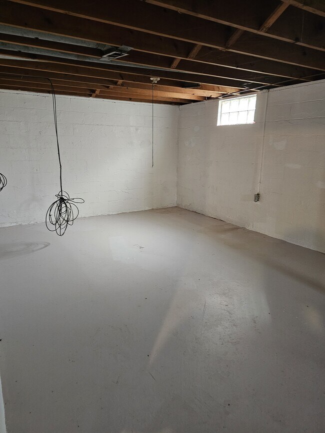 Building Photo - 1124 Mccarley Dr W