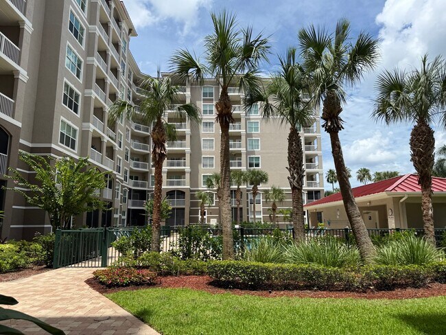 Building Photo - Spacious 2/2 Condo with Waterview in River...